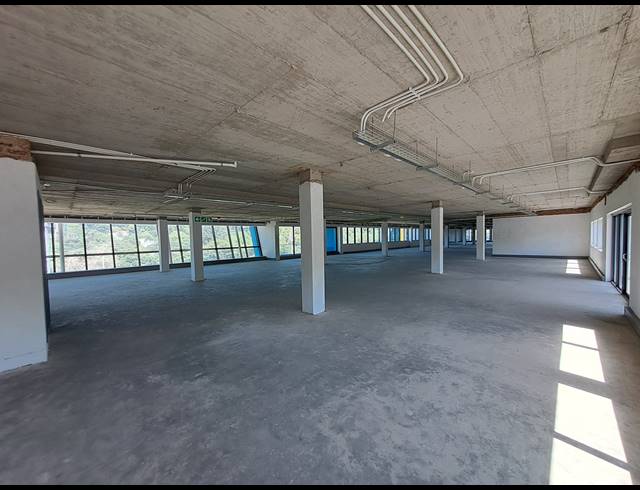 1,200M² OFFICE TO LET IN WAVERLEY